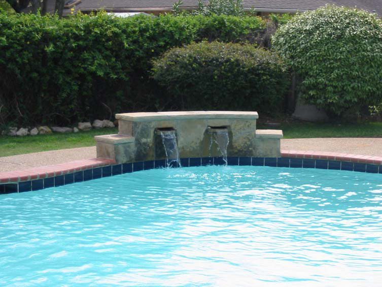 How to keep your swimming pool clean