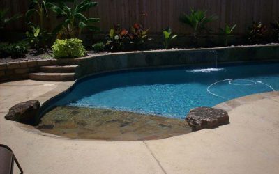 How landscaping enhances the swimming pool