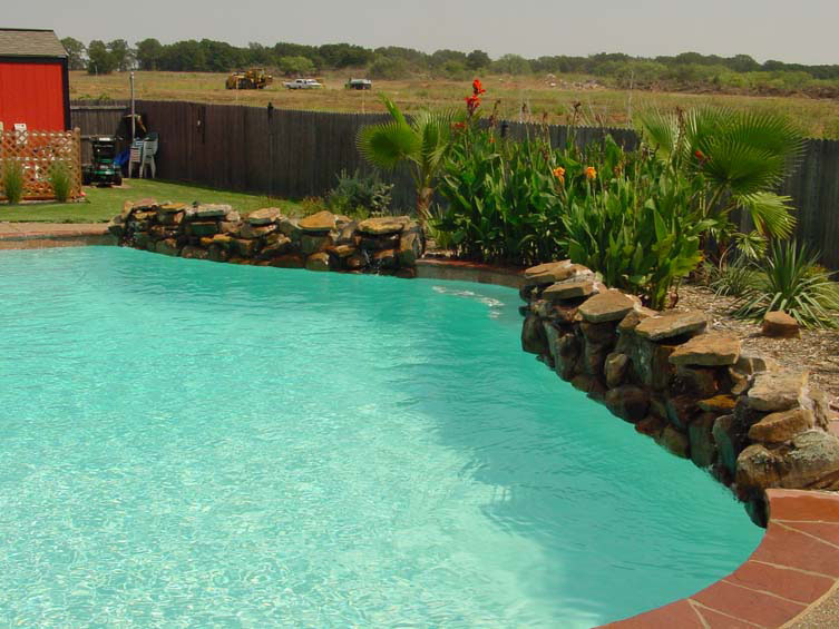 How to keep your swimming pool water bacteria-free