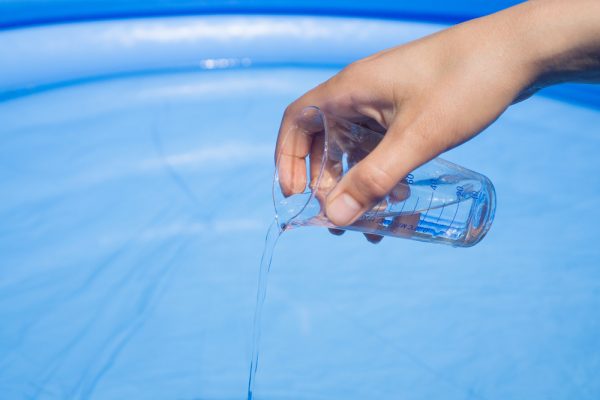 How to clean pool water without chlorine