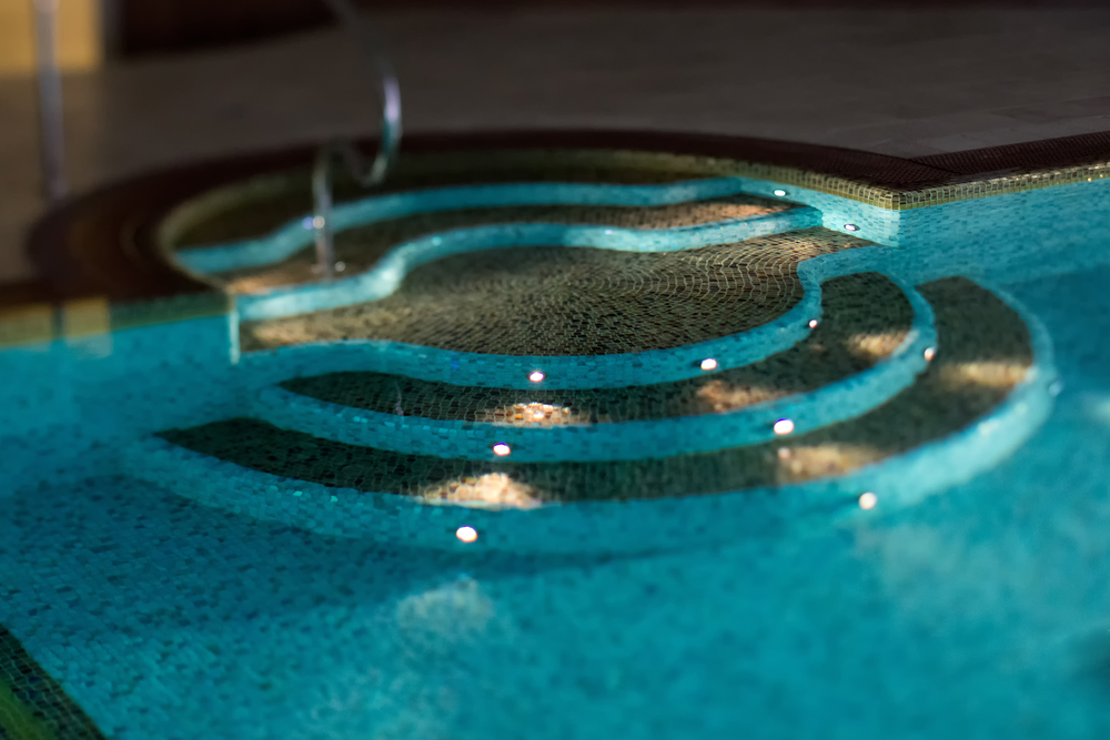 5 things a pool service contractor does